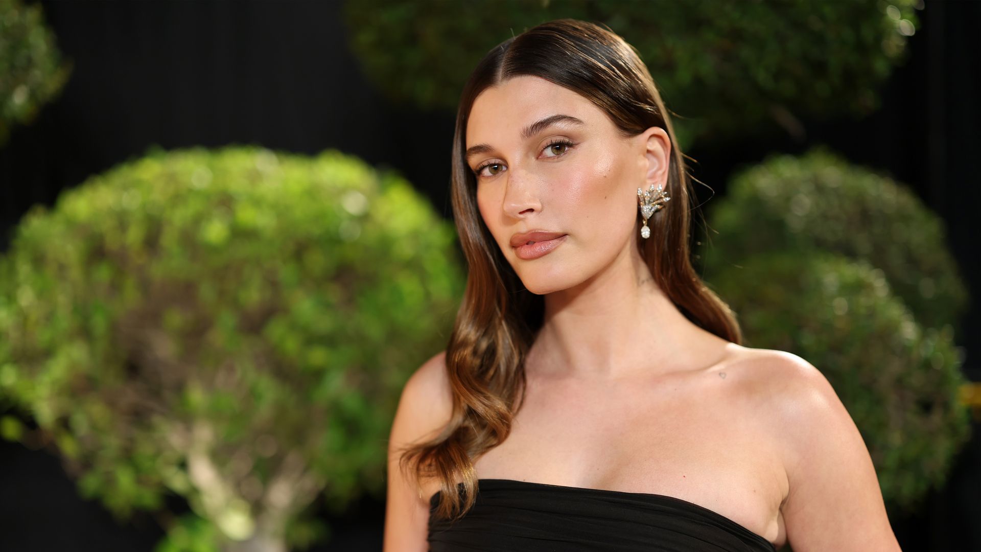 Hailey Bieber shocks fans with a major hair chop - see her new 'lob'