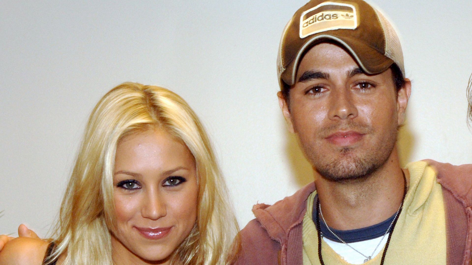 anna Kournikova and Enrique Iglesias smiling