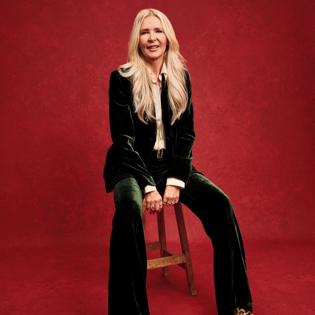 How to take the perfect mirror selfie in midlife