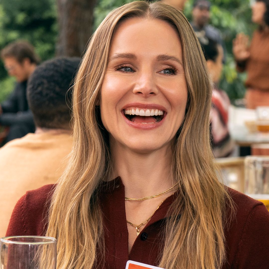 Kristen Bell's initial necklace in Nobody Wants This - I've tracked it down (as well as the affordable lookalikes)