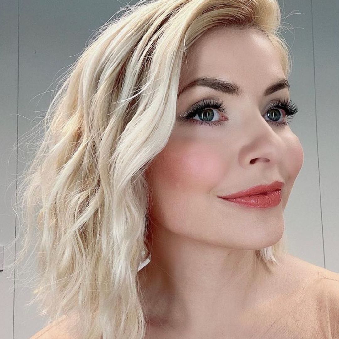 Holly Willoughby swears by this £6 mascara for super long lashes - and it's just dropped in the Black Friday sale
